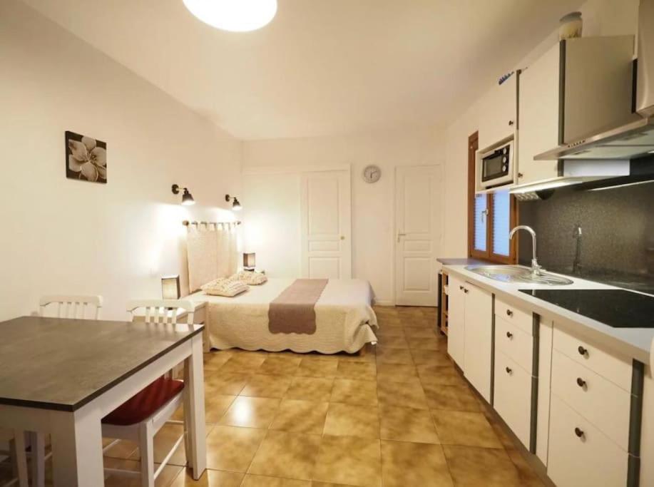 Studio Meuble Avec Terrasse Greoux-les-Bains Luaran gambar